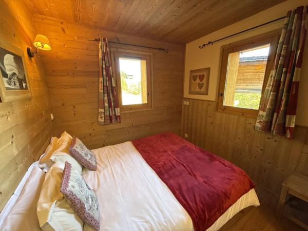 Chalet 168m² utile à La Plagne 1800 – Écrin alpin pour 11 convives avec jacuzzi & vue Mont Blanc