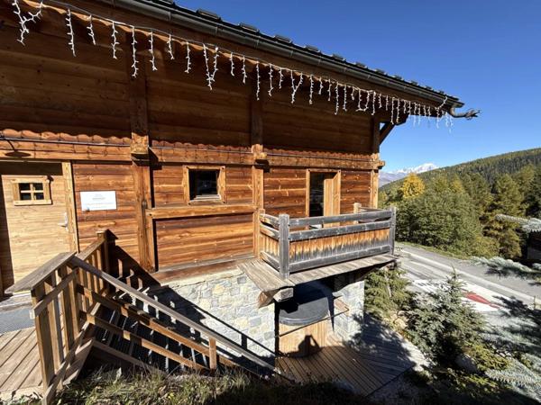 Chalet 168m² utile à La Plagne 1800 – Écrin alpin pour 11 convives avec jacuzzi & vue Mont Blanc