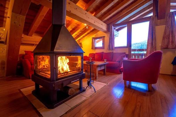 Chalet 168m² utile à La Plagne 1800 – Écrin alpin pour 11 convives avec jacuzzi & vue Mont Blanc