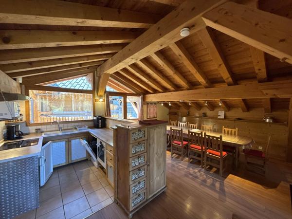 Chalet 168m² utile à La Plagne 1800 – Écrin alpin pour 11 convives avec jacuzzi & vue Mont Blanc