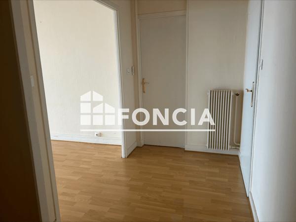 Location Appartement 4 pièces 88.4 m² - 32 RUE DE LA LOIRE Gien 45500