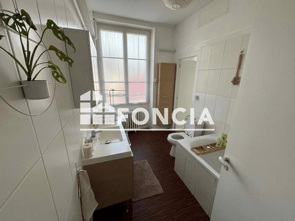 Location Appartement meublé 3 pièces 78.71 m² - 6 RUE JEANNE D'ARC Blois 41000