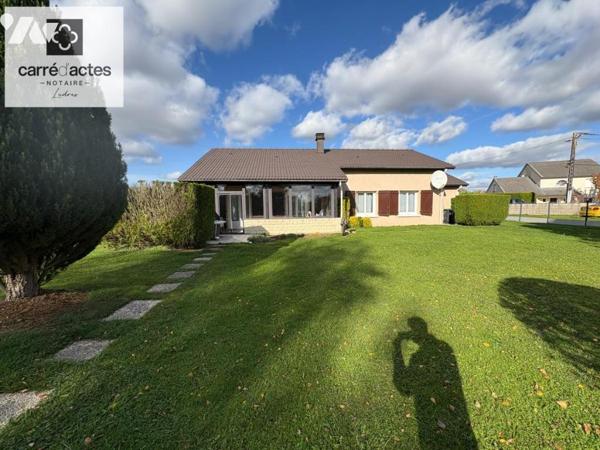 Maison de plain-pied lumineuse – 3 chambres – grand terrain arboré de 3000 m²