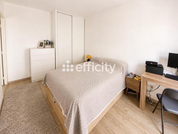 Appartement
         2 pièces
        - 38 m² 185 000 € *