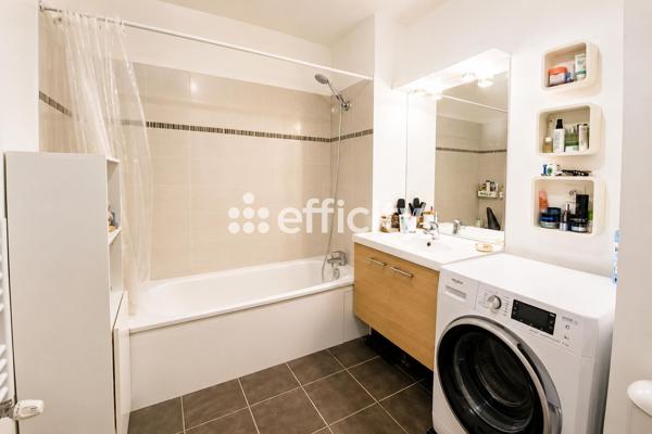 Appartement
         2 pièces
        - 38 m² 185 000 € *