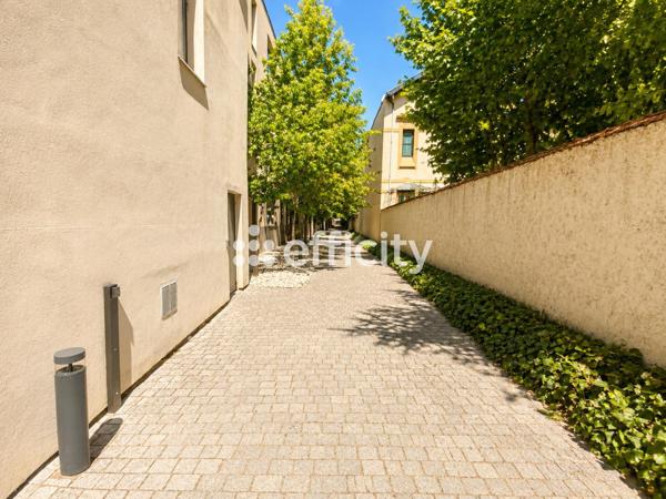 Appartement
         2 pièces
        - 38 m² 185 000 € *