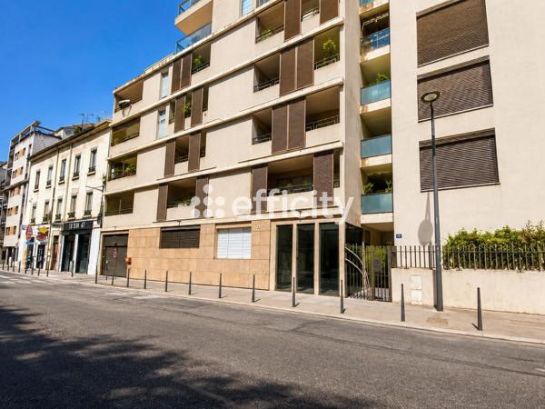 Appartement
         2 pièces
        - 38 m² 185 000 € *