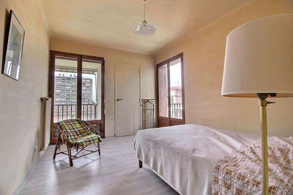 Aix-en-Provence centre-ville - Secteur Rotonde - Appartement lumineux - 3 pièce(s) 67 m2 - au calme absolu - ascenseur - balcons - cave.