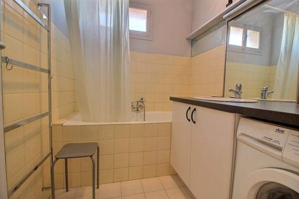 Aix-en-Provence centre-ville - Secteur Rotonde - Appartement lumineux - 3 pièce(s) 67 m2 - au calme absolu - ascenseur - balcons - cave.