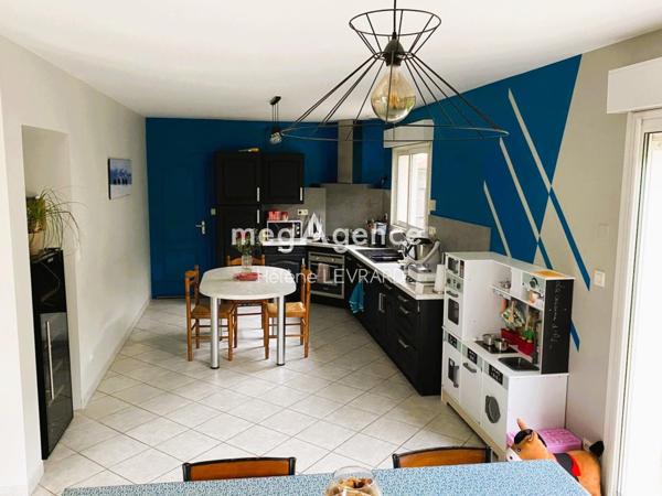 Maison à Sainte-Suzanne-et-Chammes, 53270 - 6 pièces 99m²