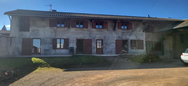 à vendre Proche CHATILLON-SUR-CHALARONNE, maison de 161 M2 P5 avec dépendances