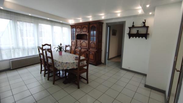 Appartement Lomme de type 4 - garage - remise - lumineux - proche des commodités - bon état général