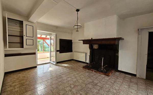 Maison à vendre    7 pièces •  Saint-Palais