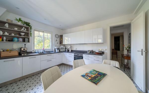 Appartement à vendre    4 pièces • 131,81 m2 Arcachon