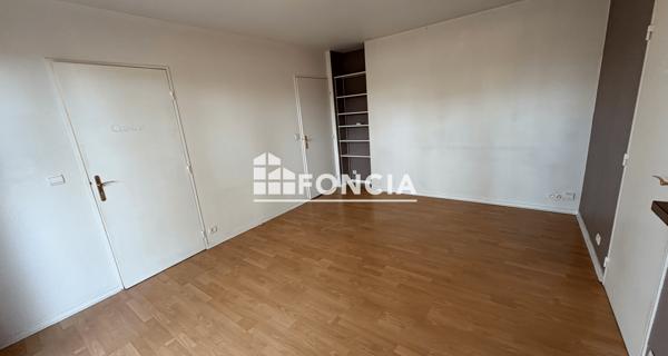 Location Appartement 2 pièces 36.77 m² - ÉVry-courcouronnes 91080