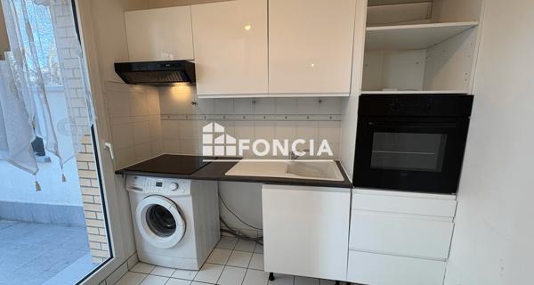 Location Appartement 2 pièces 36.77 m² - ÉVry-courcouronnes 91080