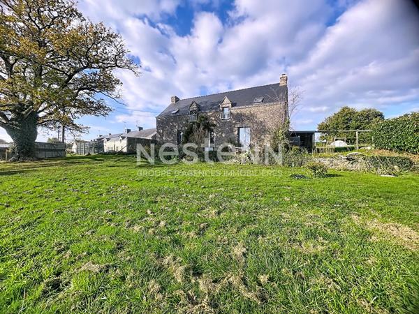 A vendre à Marzan, longère en pierre avec près de 2000m2 de terrain