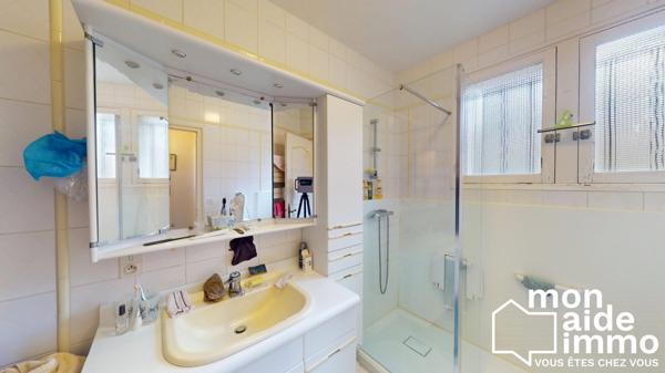 Maison de 80m²+ gîte + 4  garages sur terrain de 3360 m²