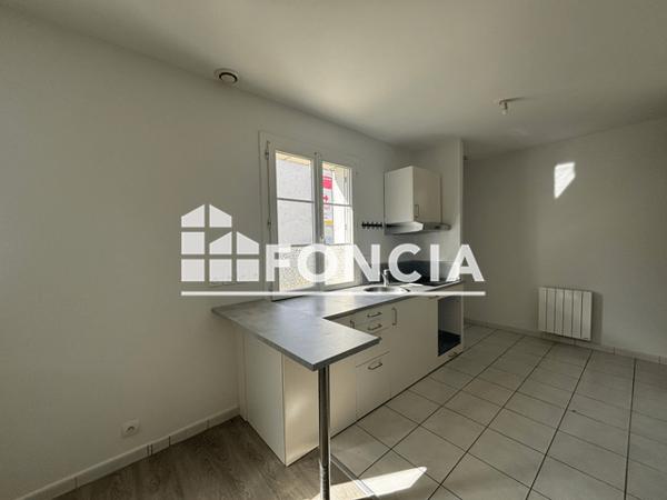 Location Appartement 3 pièces 48.73 m² - 4 RUE NATIONALE La Croix En Touraine 37150