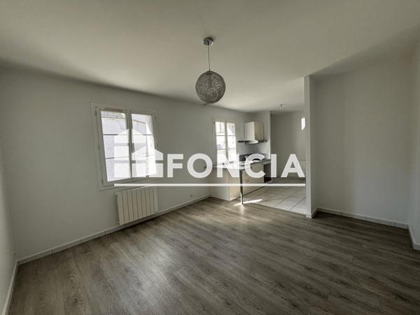 Location Appartement 3 pièces 48.73 m² - 4 RUE NATIONALE La Croix En Touraine 37150