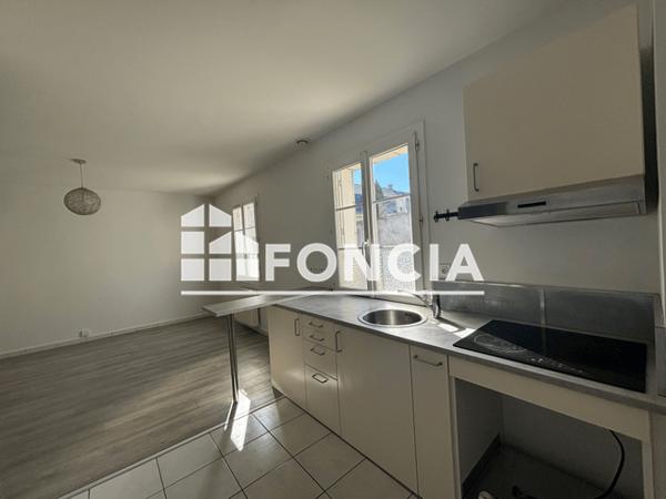 Location Appartement 3 pièces 48.73 m² - 4 RUE NATIONALE La Croix En Touraine 37150