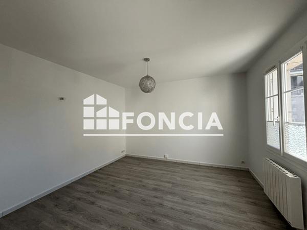 Location Appartement 3 pièces 48.73 m² - 4 RUE NATIONALE La Croix En Touraine 37150
