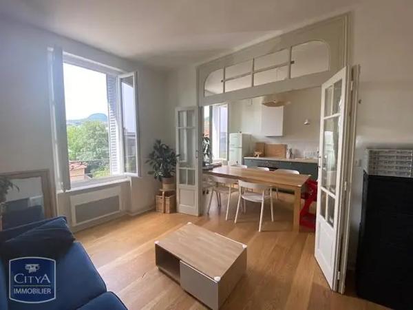 Appartement à louer 3 pièces 61.7m²