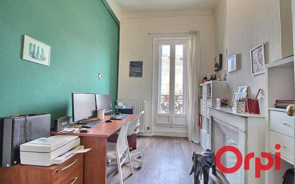 Immeuble à vendre    7 pièces • 144,73 m2 Marseille 2