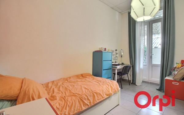 Immeuble à vendre    7 pièces • 144,73 m2 Marseille 2