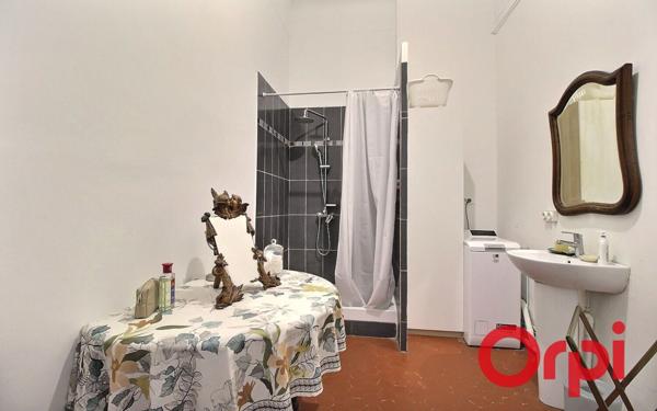 Immeuble à vendre    7 pièces • 144,73 m2 Marseille 2