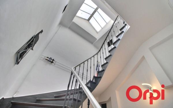 Immeuble à vendre    7 pièces • 144,73 m2 Marseille 2