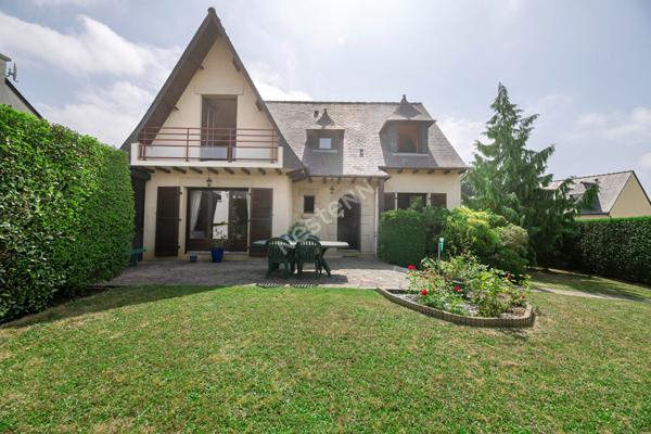 CHEVAIGNÉ / MAISON de 128m² habitable / 581 m² de parcelle / 6 pièces / 4 chambres dont un chambre au rez-de-chaussée