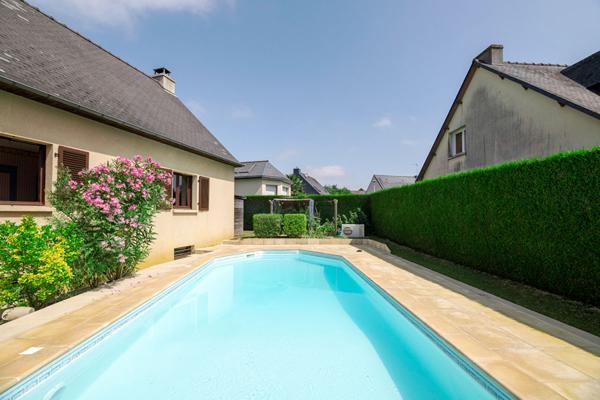 CHEVAIGNÉ / MAISON de 128m² habitable / 581 m² de parcelle / 6 pièces / 4 chambres dont un chambre au rez-de-chaussée