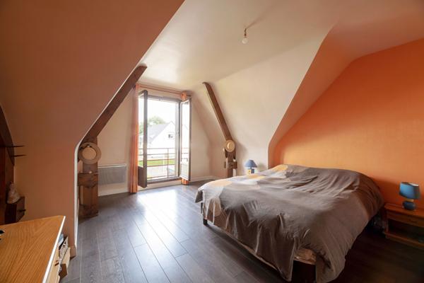 CHEVAIGNÉ / MAISON de 128m² habitable / 581 m² de parcelle / 6 pièces / 4 chambres dont un chambre au rez-de-chaussée