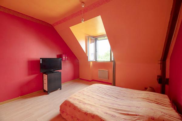 CHEVAIGNÉ / MAISON de 128m² habitable / 581 m² de parcelle / 6 pièces / 4 chambres dont un chambre au rez-de-chaussée