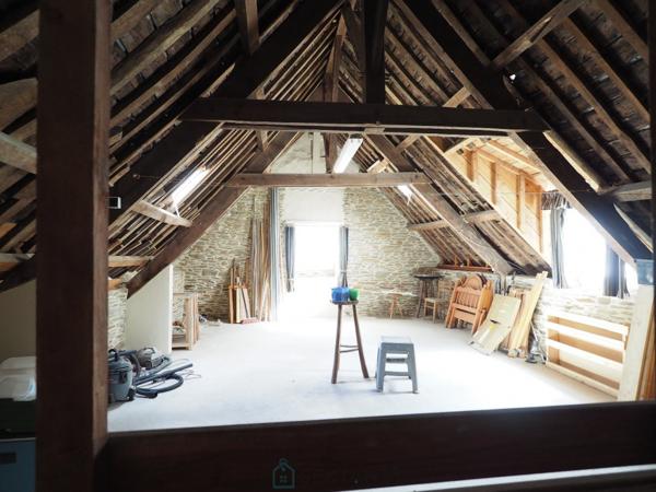 Remungol - Immeuble 157 m² + 50 m² complémentaires avec petit espace jardin intérieur