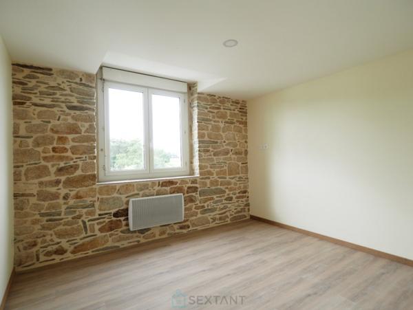 Remungol - Immeuble 157 m² + 50 m² complémentaires avec petit espace jardin intérieur