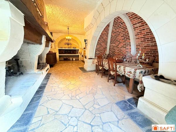 Propriété d'exception - Manoir du XVI siècle avec maison de gardien; dépendances et caves troglodytes