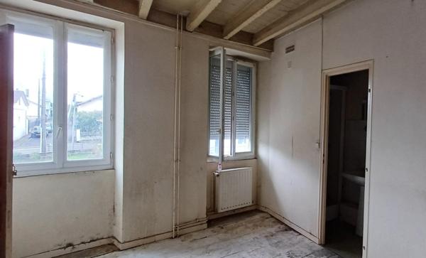 Maison à vendre 4 pièces LE GOND PONTOUVRE (16) à rénover avec cour