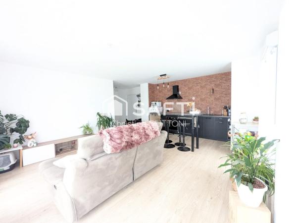 SALES 74150 - appartement T4 avec garage double