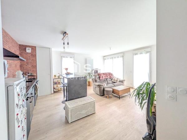 SALES 74150 - appartement T4 avec garage double