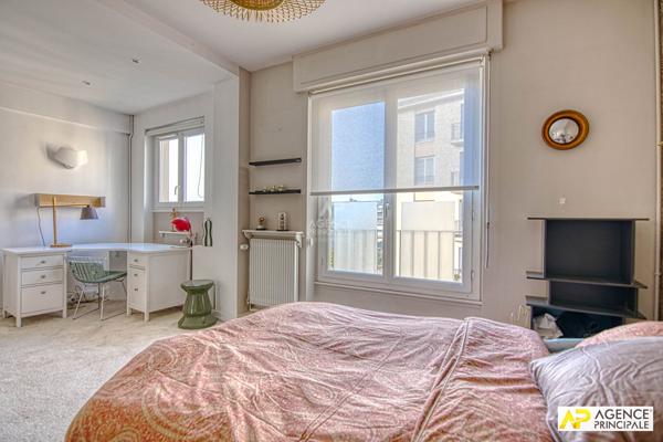 Versailles Notre-Dame Boulevard de la Reine - Appartement 6 pièces 151 m² carrez situé au 3ème étage avec ascenseur, cave et parking en sous-sol €1 145 000 ** - Référence 27656