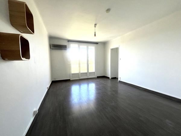 Avignon extra-muros - Appartement T3 lumineux de 56.73 m2 avec garage et cave dans résidence
