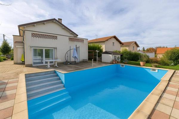 Maison à Peronnas avec de grands volumes