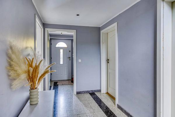 Maison à Peronnas avec de grands volumes