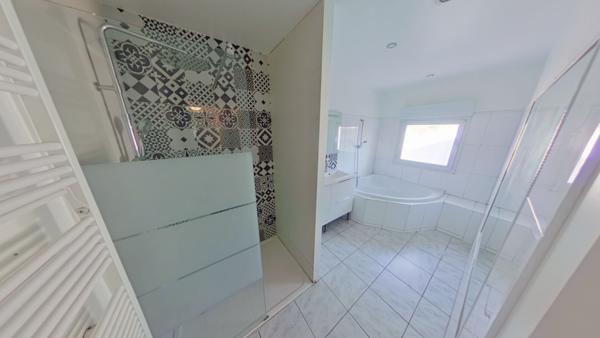Maison spacieuse 8 pièces à vendre à Mérignac, secteur Pichey