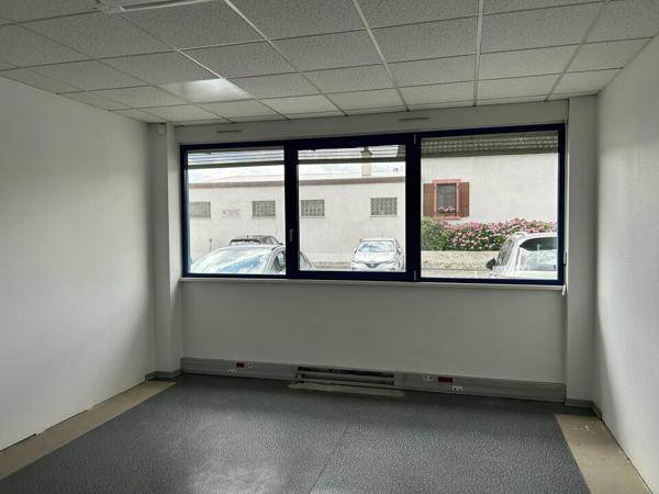 BUREAUX à VENDRE de 786 m²