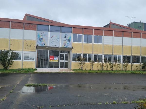 Bureaux à louer 200 m² – Châtellerault Nord – Visibilité commerciale et accessibilité immédiate axe très fréquenté