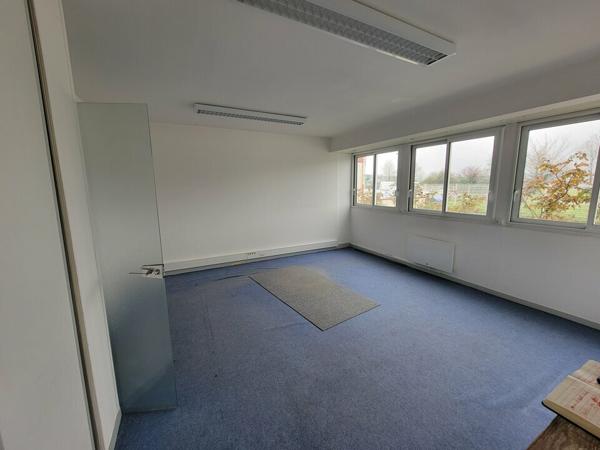 Bureaux à louer 200 m² – Châtellerault Nord – Visibilité commerciale et accessibilité immédiate axe très fréquenté