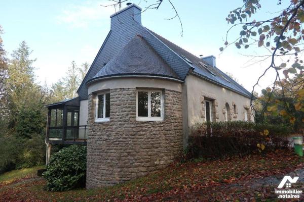 Maison d'habitation située en campagne à Quimerc'h (29590) comprenant : entrée, cuisine équipée...